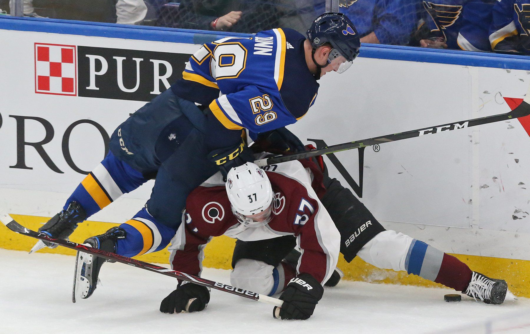 Blues and avalanche fight at Enterprise Center